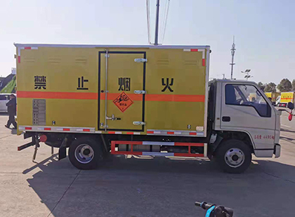 惠东爆破器材运输车工人安全操作规范与智能技术保障